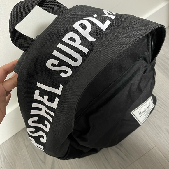 Black color - Picture 2 of 3